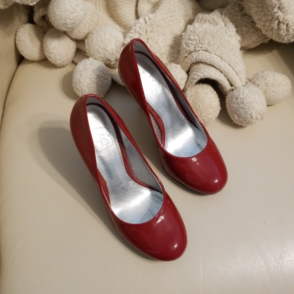 Jessica Simpson Red Round Toe heels